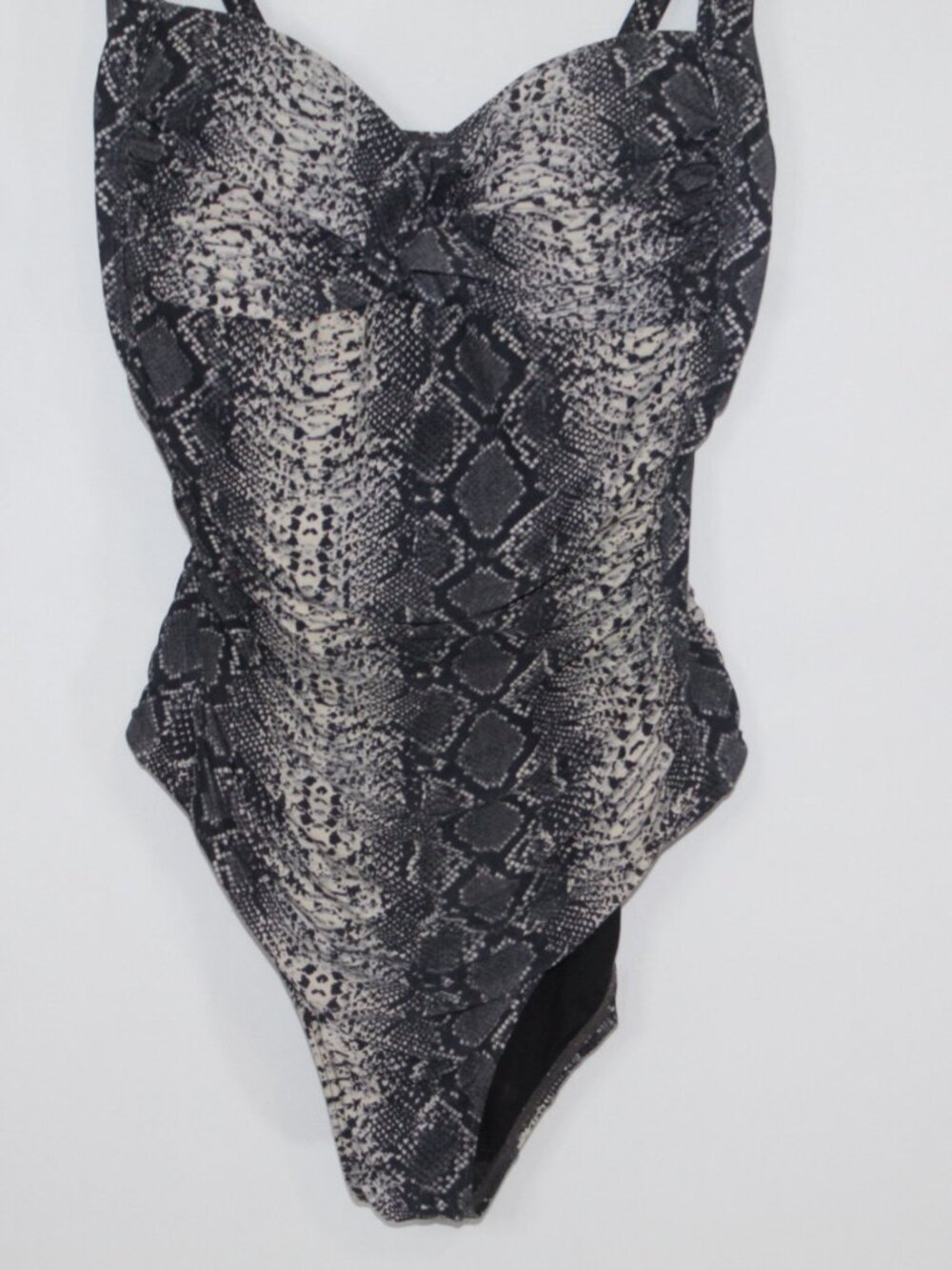 Bond-eye one piece ruched slimming snakeskin adjustable swimsuit size 8 - Picture 6 of 11